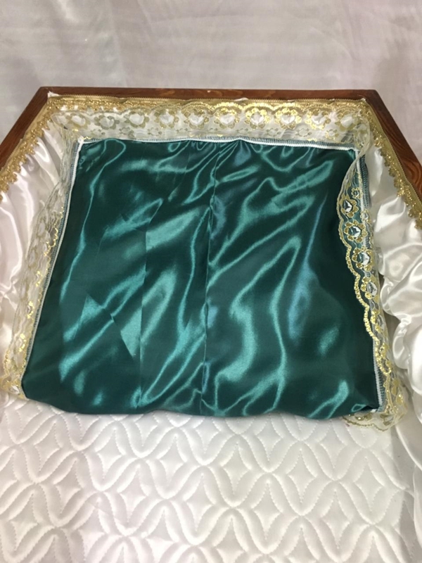 Подушка в гроб мусульманская, шёлк с золотым кружевом